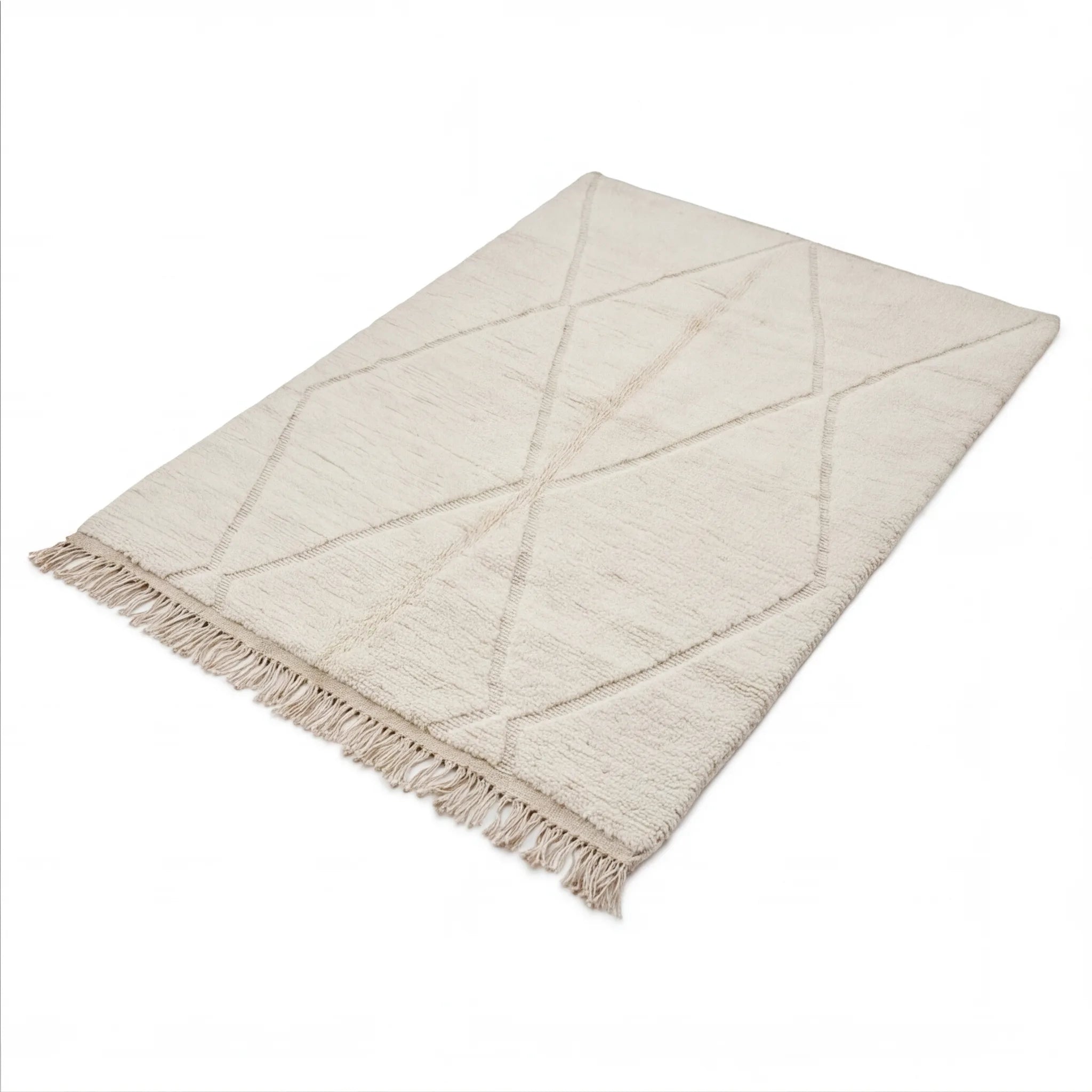 Tapis berbère écru losanges graphiques, vue de trois quarts