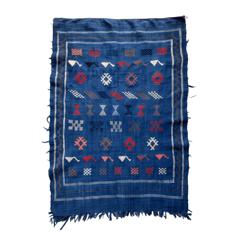 Tapis berbère bleu indigo brodé 100x140 cm