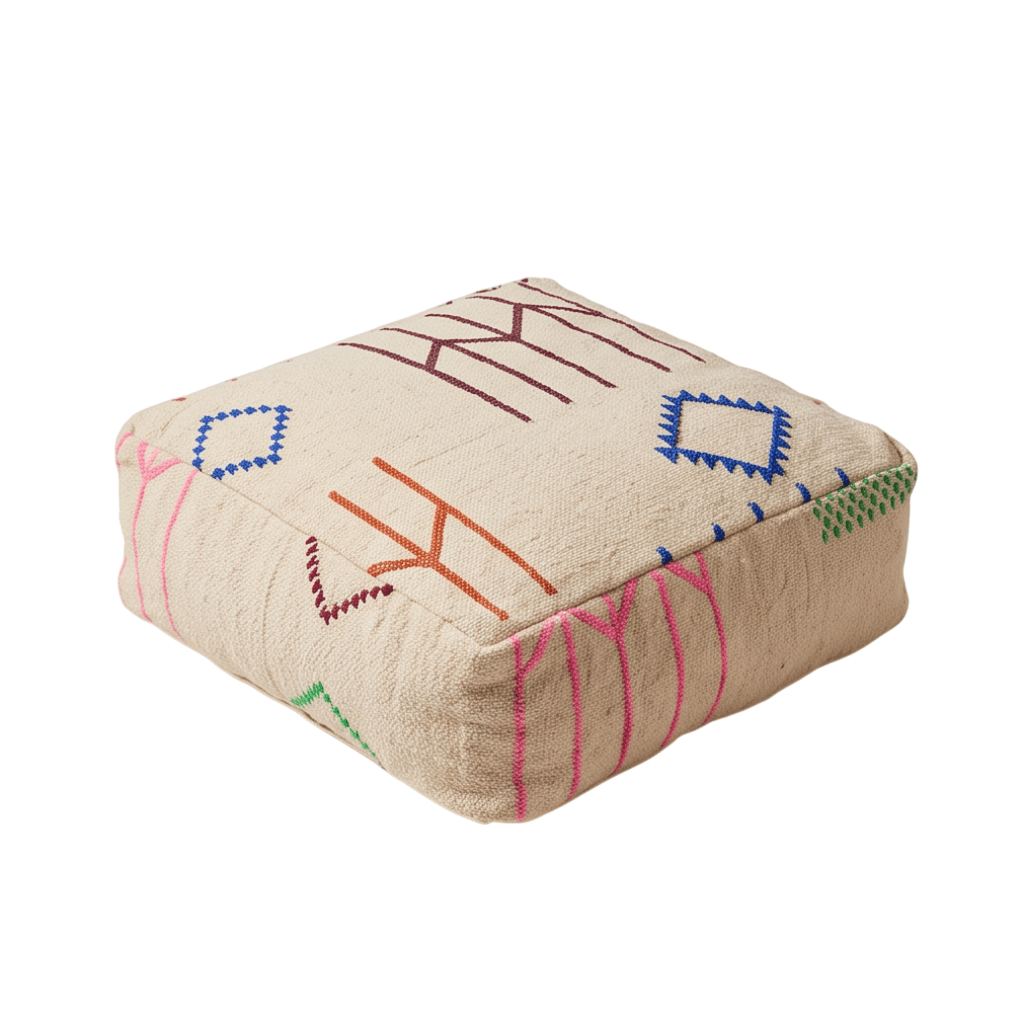 Pouf berbère écru motifs graphiques colorés