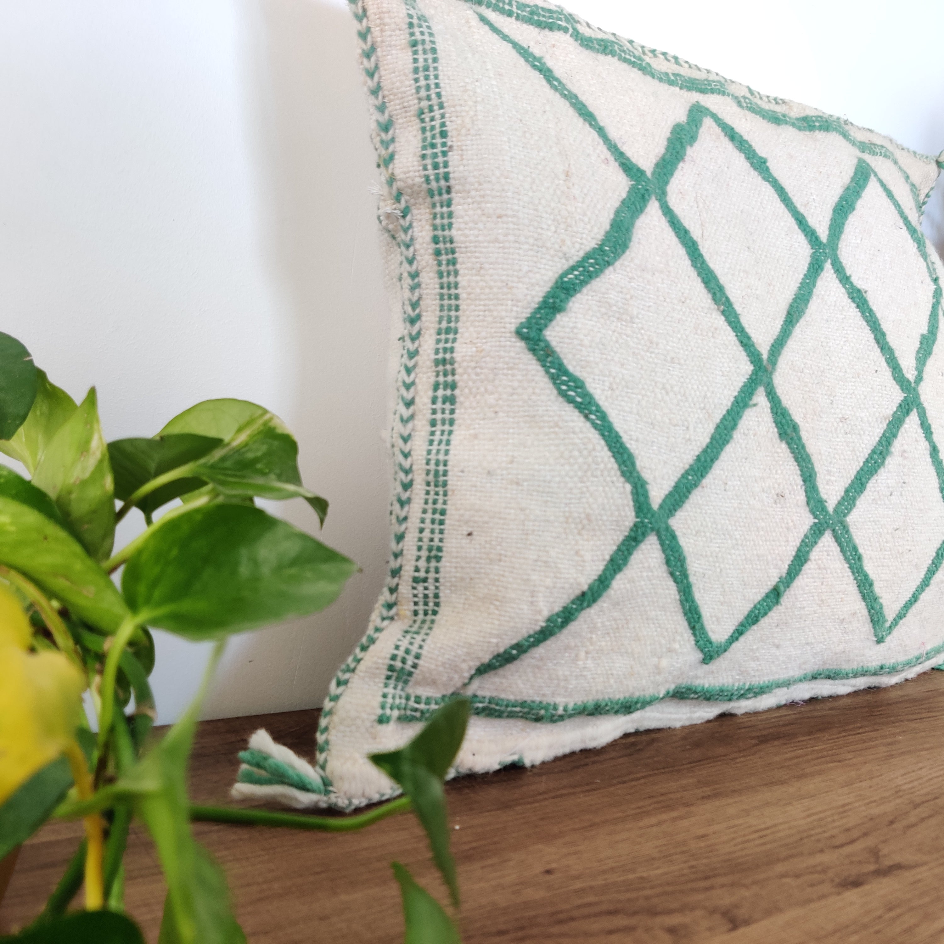 Coussin marocain blanc vert Kilim - MAZIR Décoration
