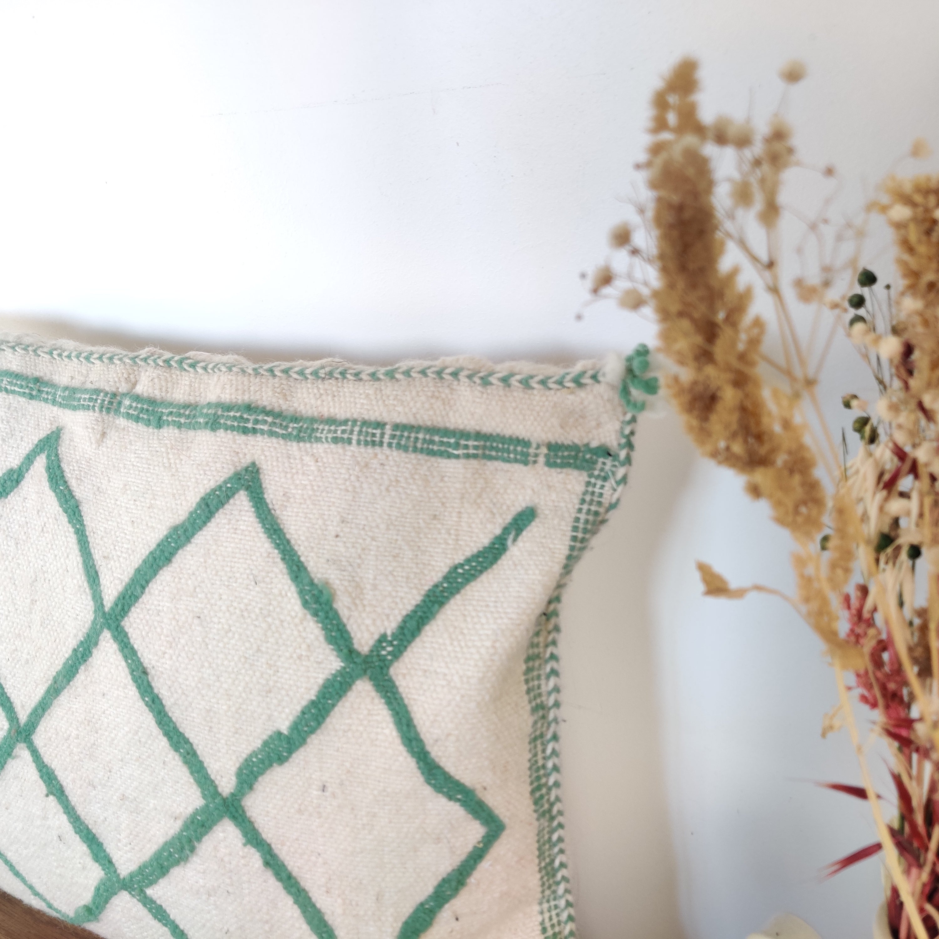 Coussin marocain blanc vert Kilim - MAZIR Décoration