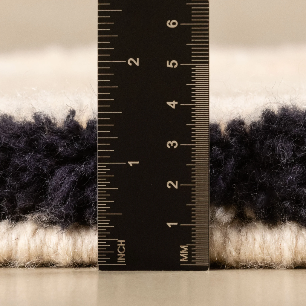 Tapis berbère uni bordure noir - Sur mesure