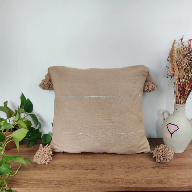 coussin à pompons beige