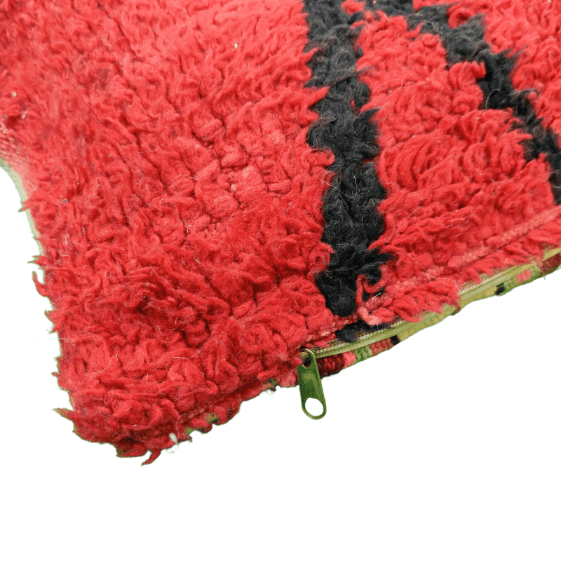 Coussin Rouge et noir fait main