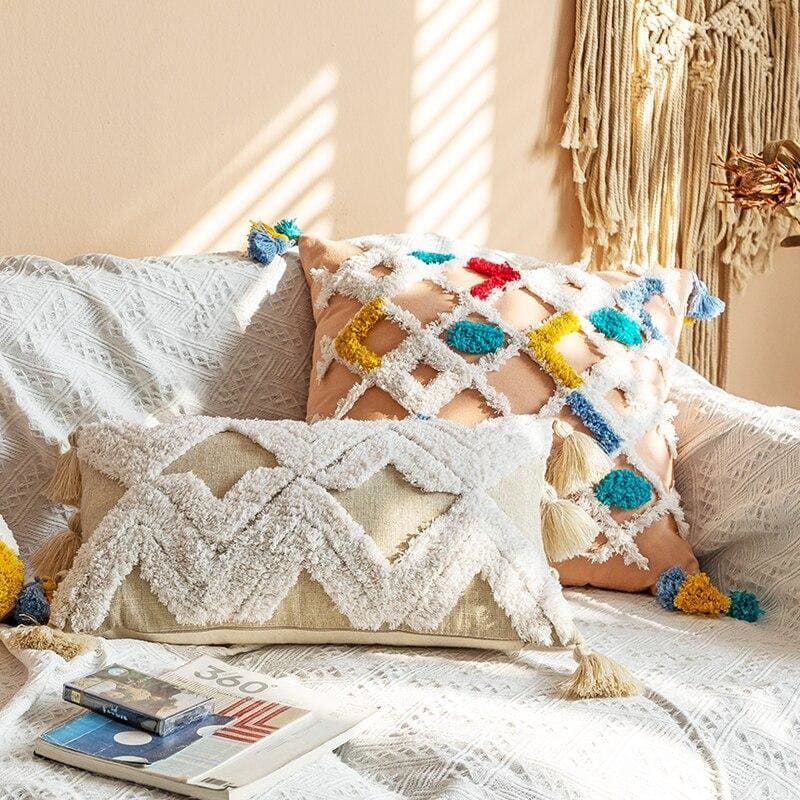 coussin coloré pompon