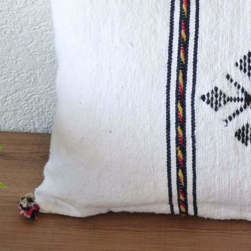 coussin berbere pompon