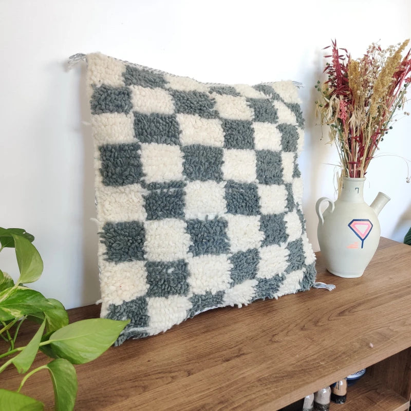coussin à carreaux gris
