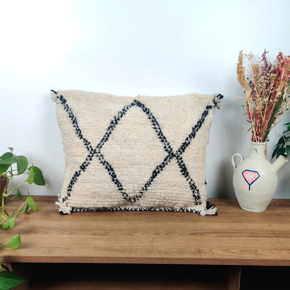 Coussin berbère en laine blanc et noir - MAZIR Décoration