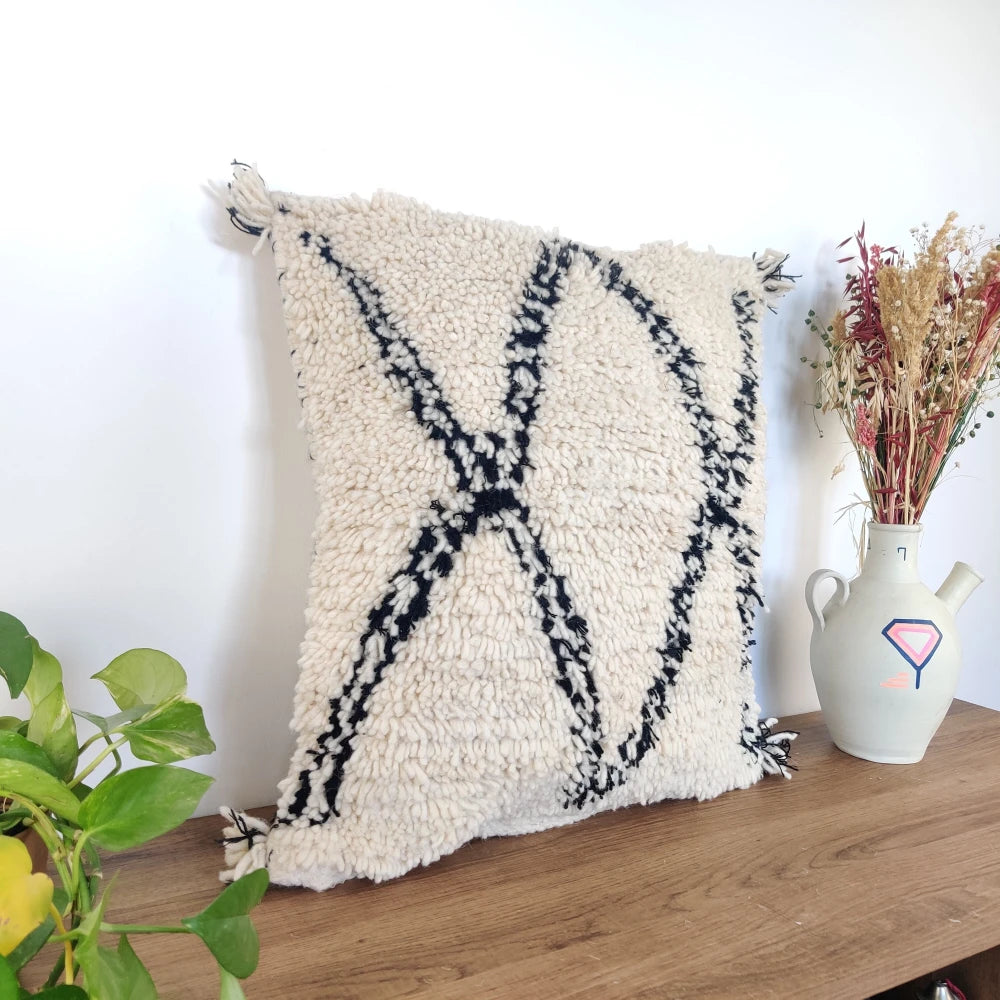 Coussin berbère en laine blanc et noir - MAZIR Décoration