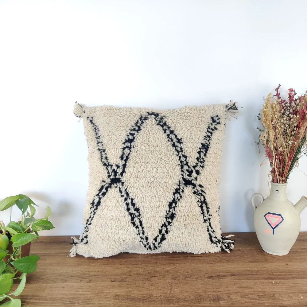 Coussin berbère en laine blanc et noir - MAZIR Décoration