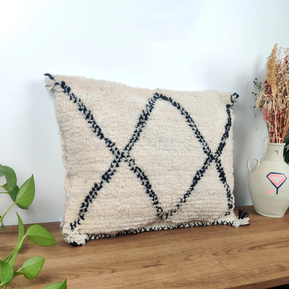 Coussin berbère en laine blanc et noir - MAZIR Décoration