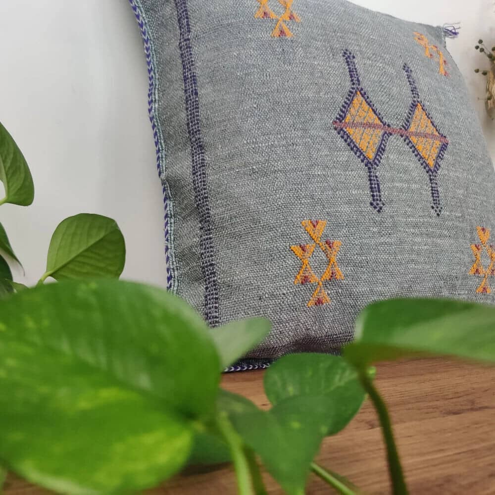Coussin berbère Gris fer en Soie Végétale - MAZIR Décoration