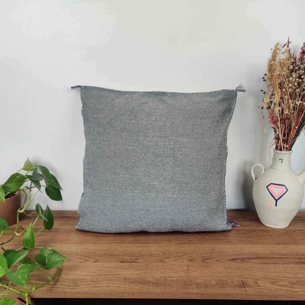 Coussin berbère Gris fer en Soie Végétale - MAZIR Décoration