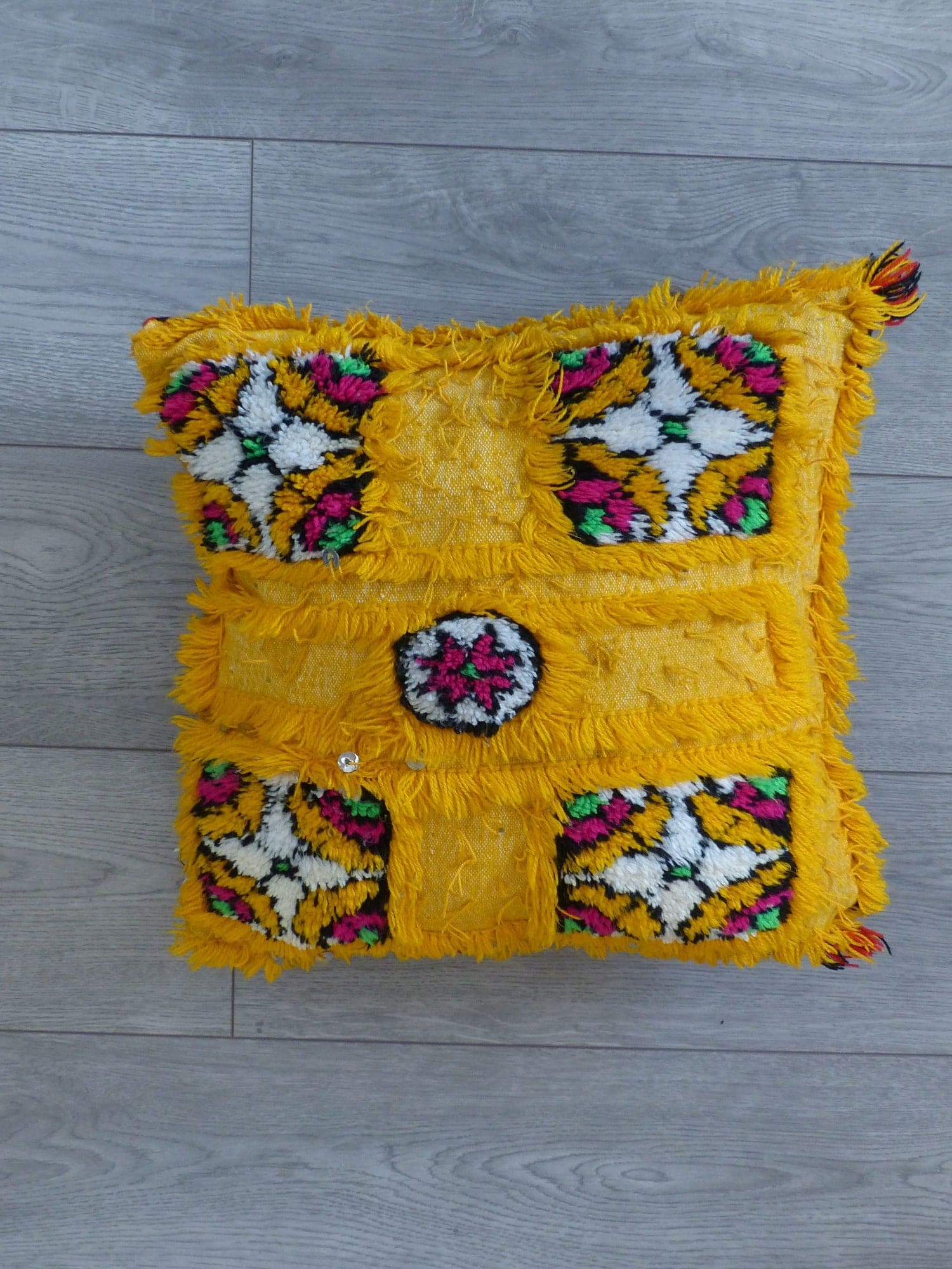 coussin berbere jaune fait main