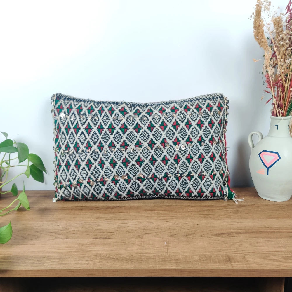 Coussin Berbère Kilim Vintage motifs verts et rouges - MAZIR Décoration