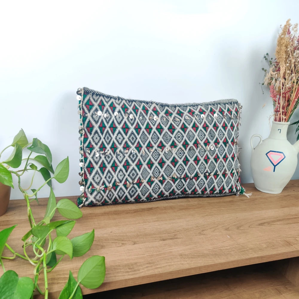 Coussin Berbère Kilim Vintage motifs verts et rouges - MAZIR Décoration
