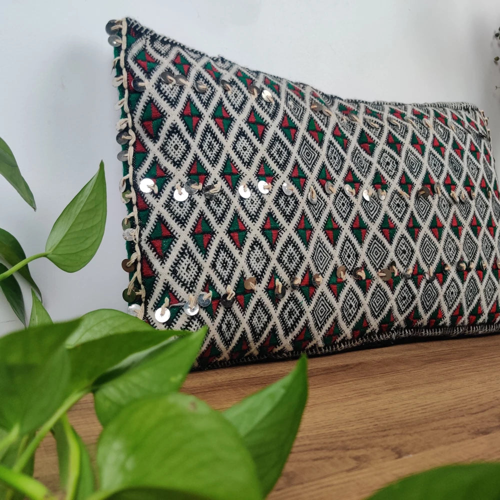 Coussin Berbère Kilim Vintage motifs verts et rouges - MAZIR Décoration