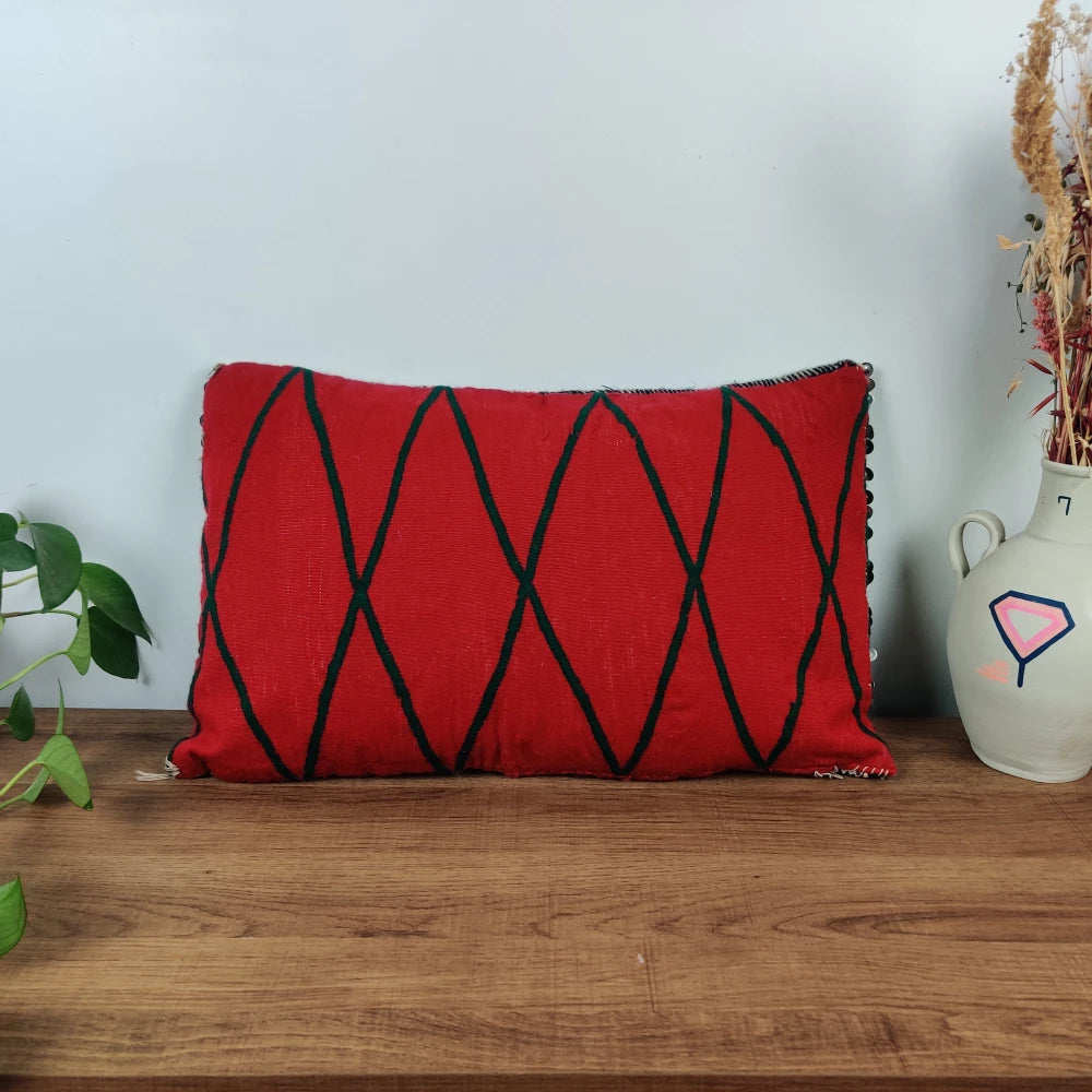 Coussin Berbère Kilim Vintage motifs verts et rouges - MAZIR Décoration