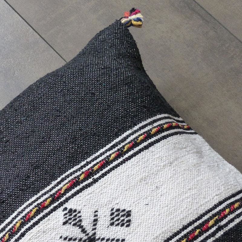 coussin marocan blanc noir