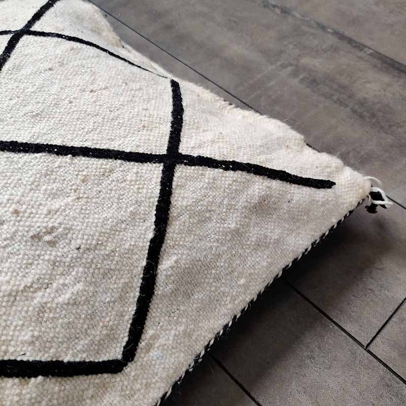 coussin marocain blanc et noir