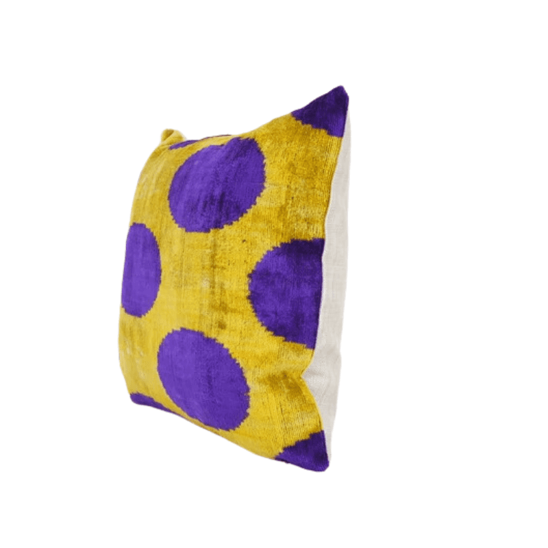 Coussin Ikat doré motif fait main violet