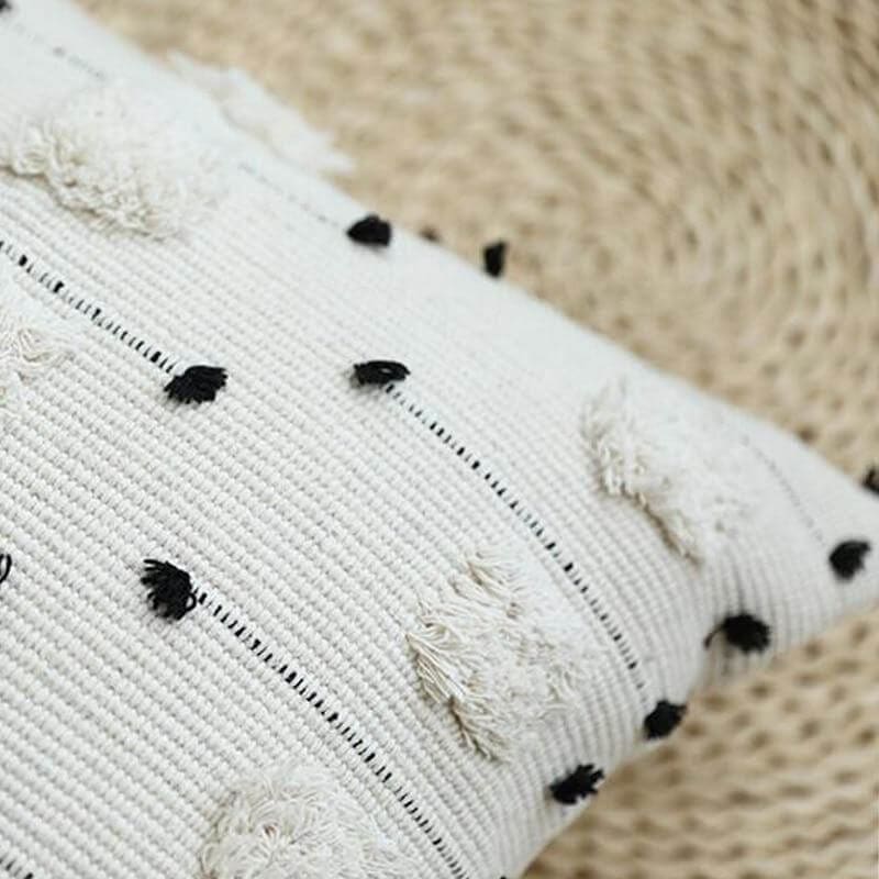 détail housse de coussin berbère pompon blanc - Mazir