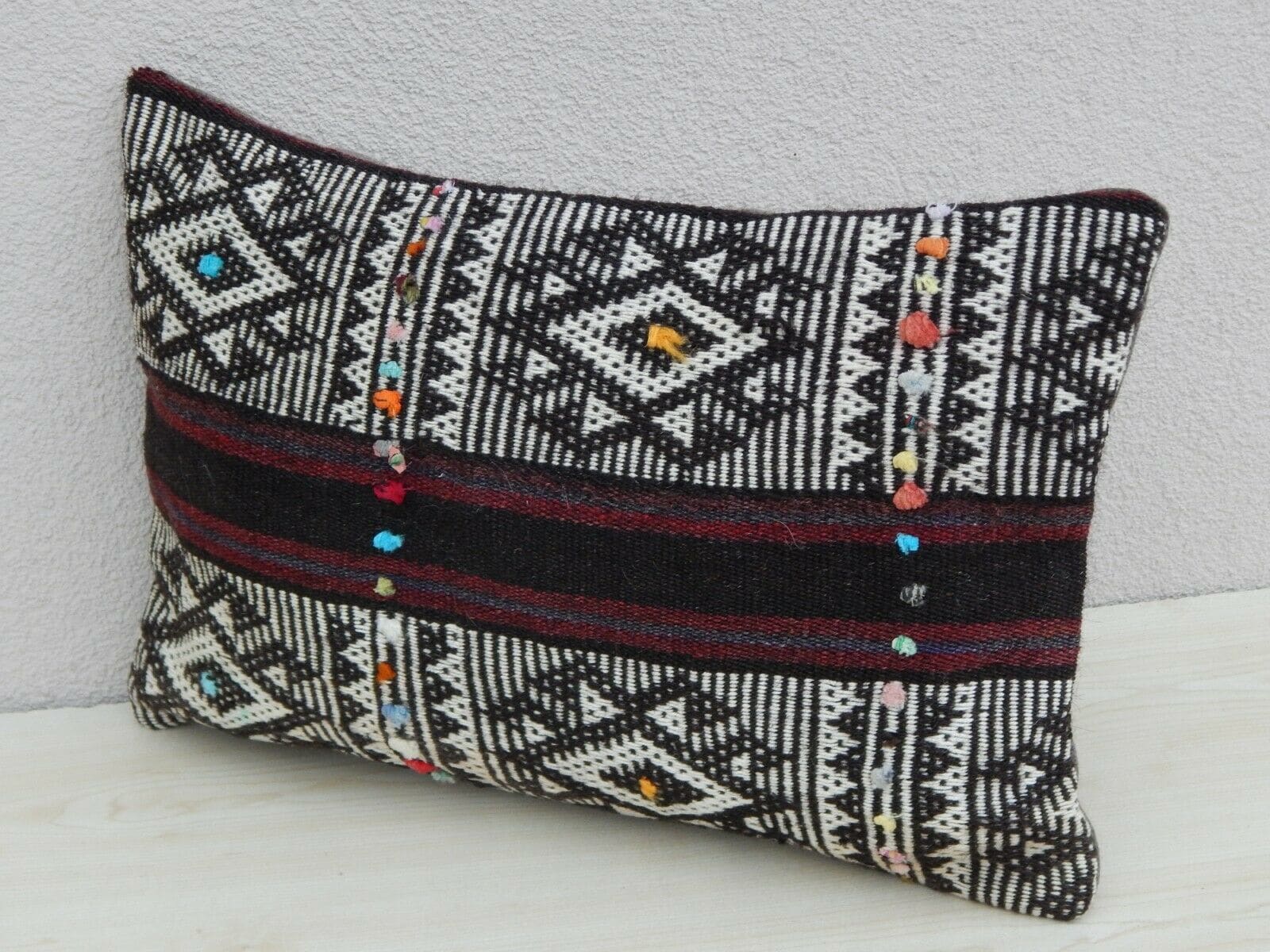 coussin kilim blanc et noir