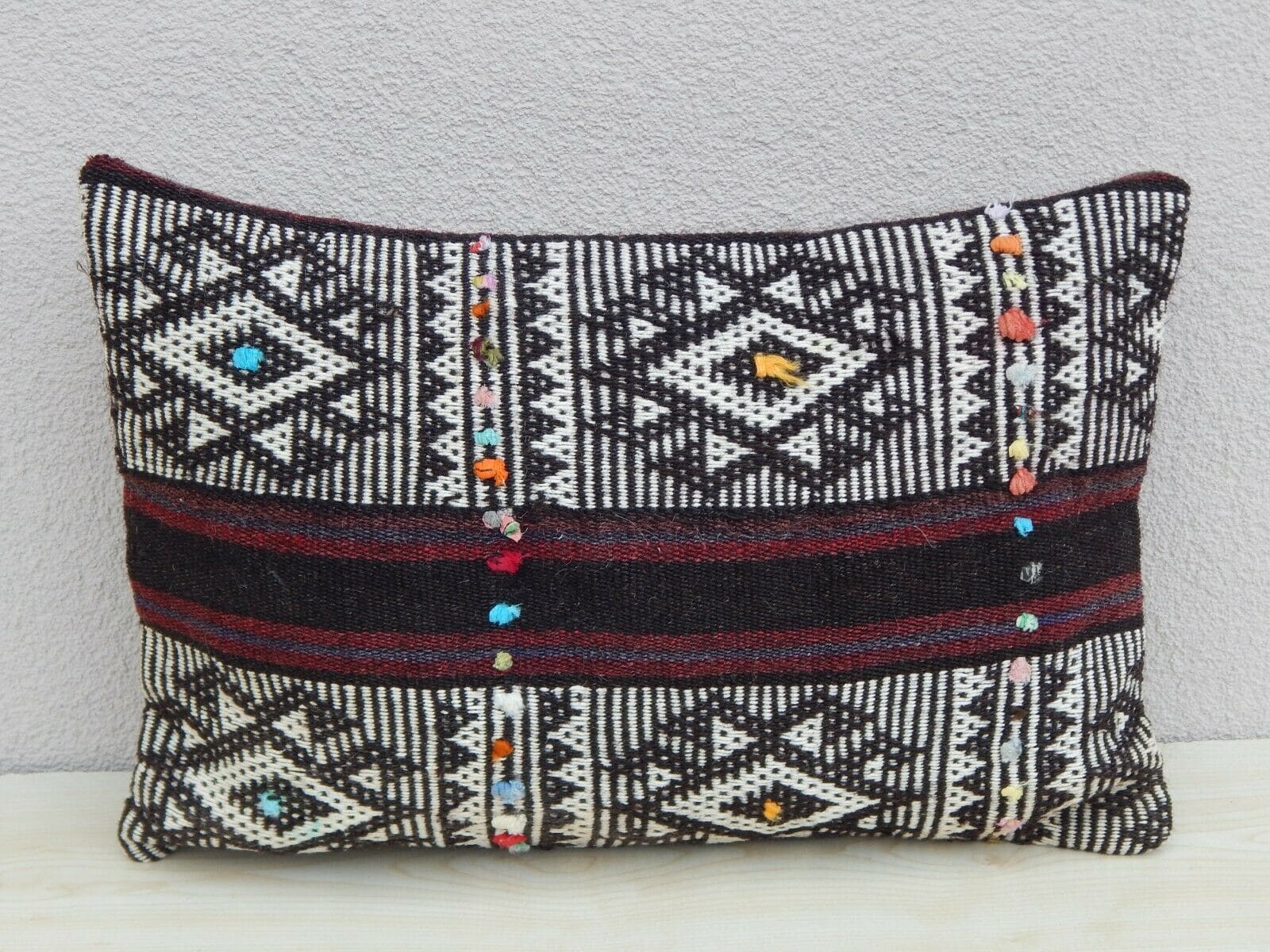 coussin kilim noir et blanc