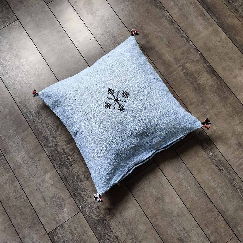 coussin decoratif bleu ciel
