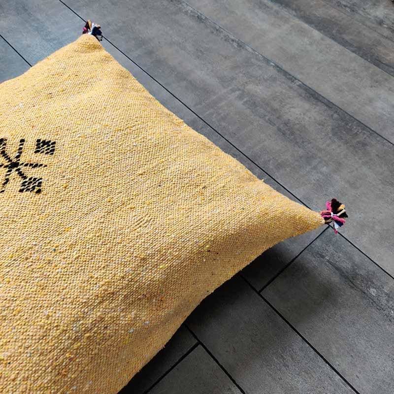 coussin décoratif jaune