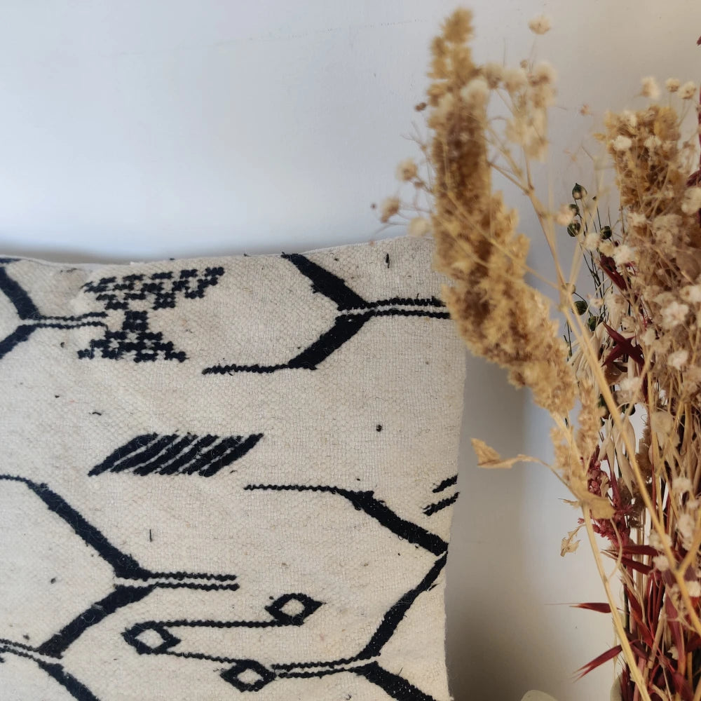 Coussin marocain tribal noir et blanc - MAZIR Décoration