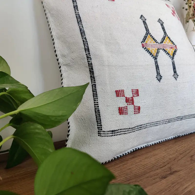 Vue approchée du Coussin Sabra blanc crème Vintage