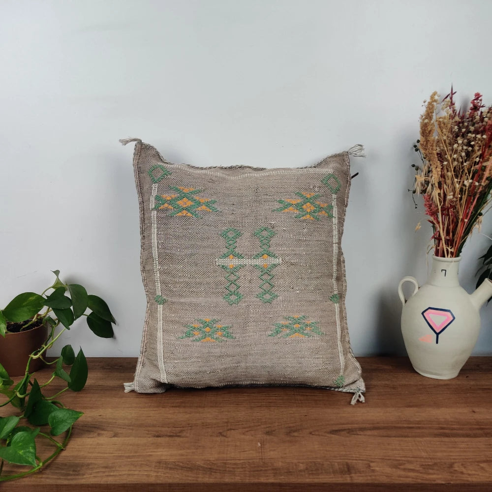 Coussin Sabra bohème Gris foncé en Soie de Cactus - MAZIR Décoration
