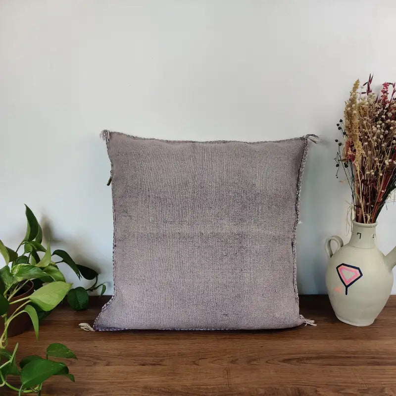 Seconde face du Coussin Sabra Gris foncé en Soie de Cactus