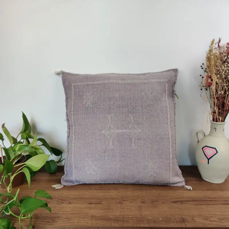 Coussin Sabra violet en Soie de Cactus Fait main