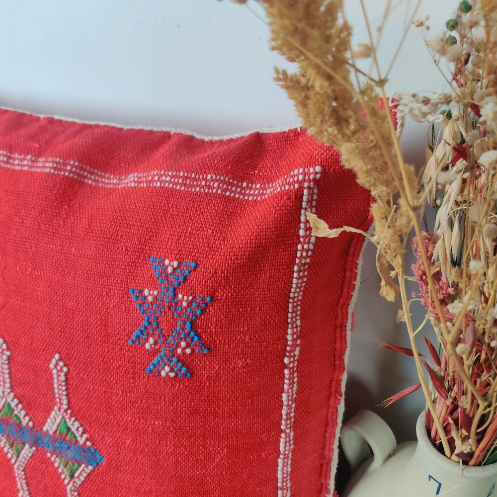 Coussin Sabra Rouge berbère <br> Soie de Cactus - MAZIR Décoration