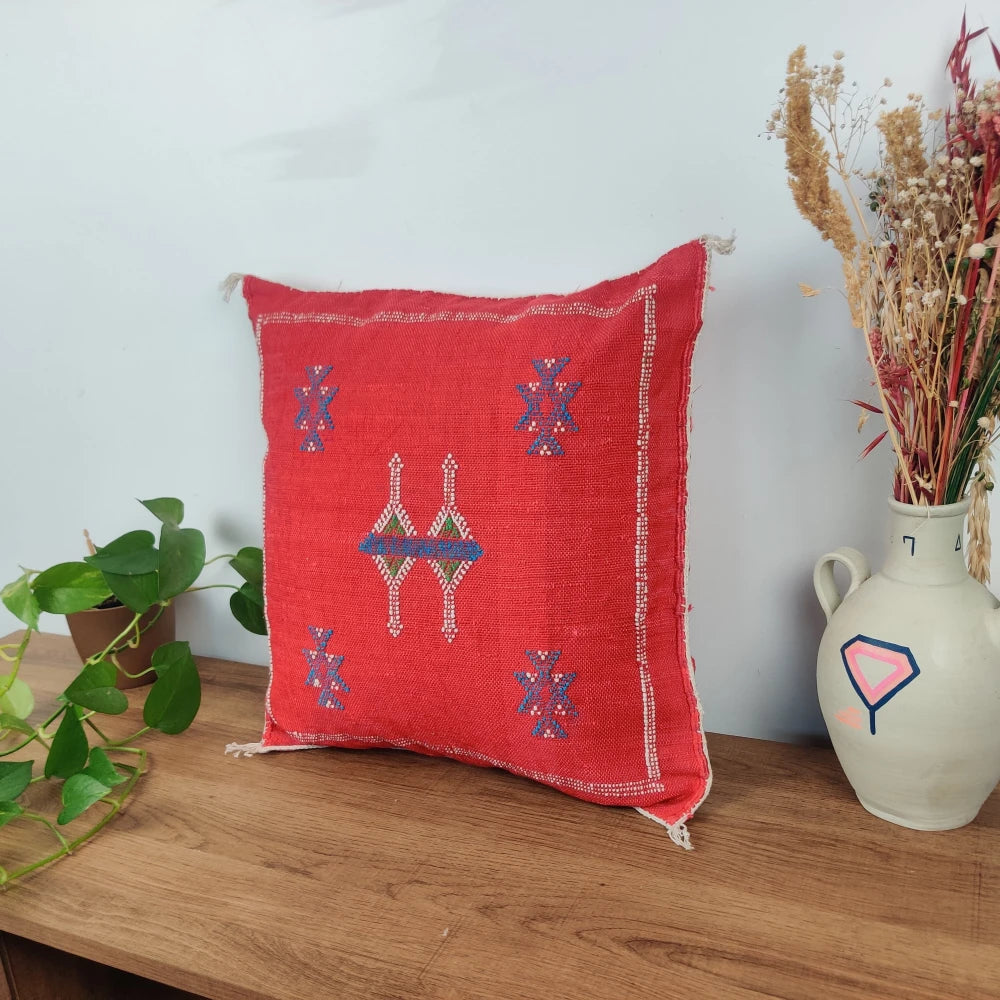 Coussin Sabra Rouge berbère <br> Soie de Cactus - MAZIR Décoration