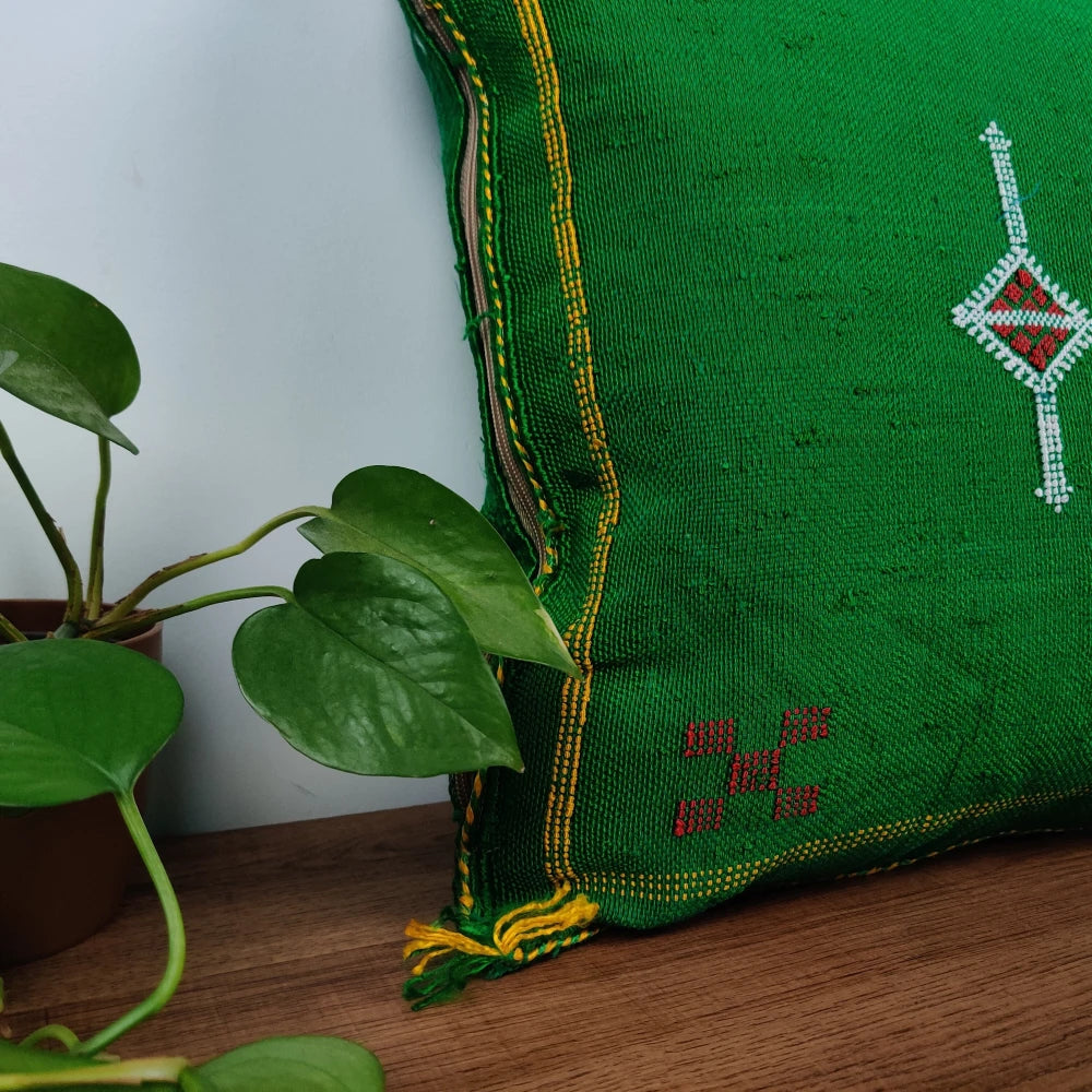 Coussin Sabra Vert bouteille bohème <br> Soie de Cactus