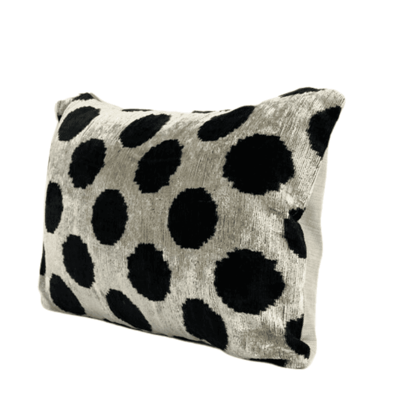 Coussin Ikat blanc motif cercle noir