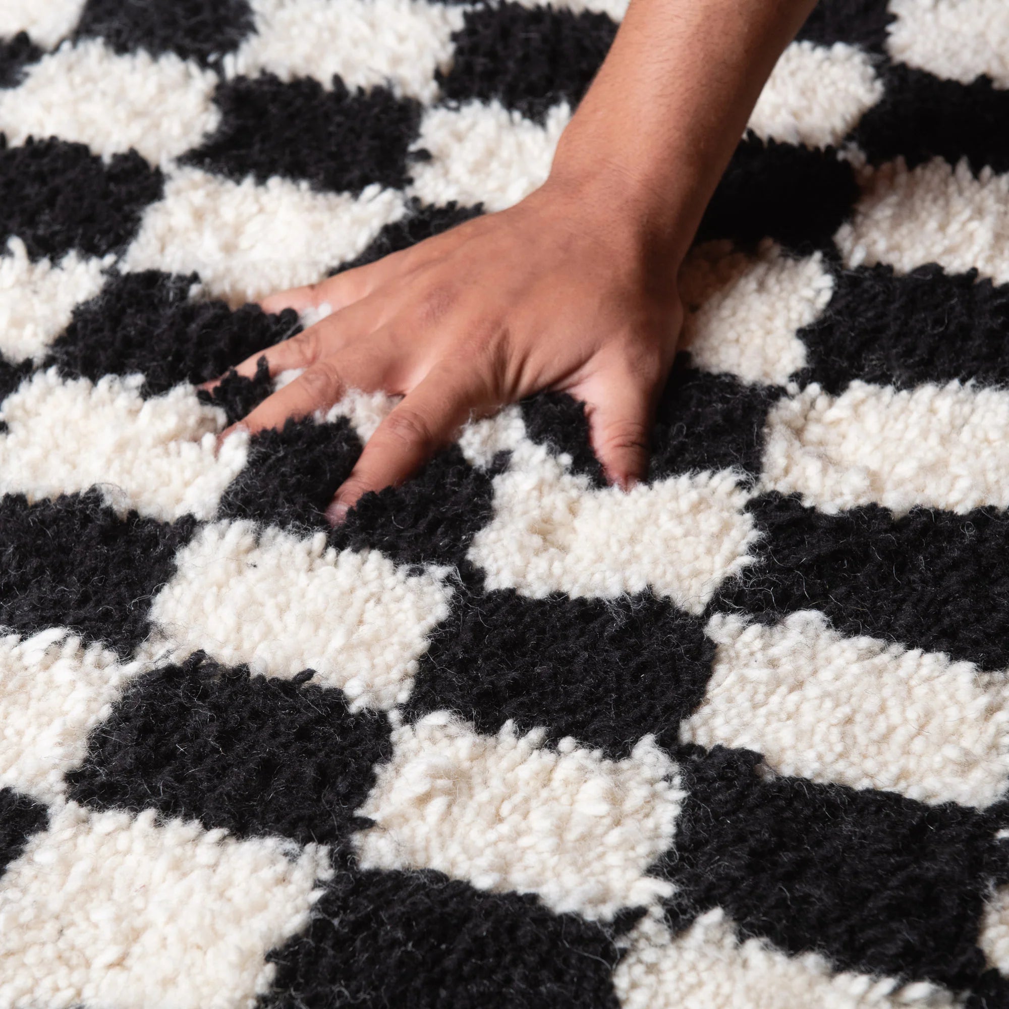 Tapis couloir berbère damier noir - Sur mesure
