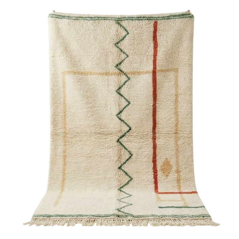 Tapis marocain moderne en laine, orné de motifs géométriques linéaires verts et orange.