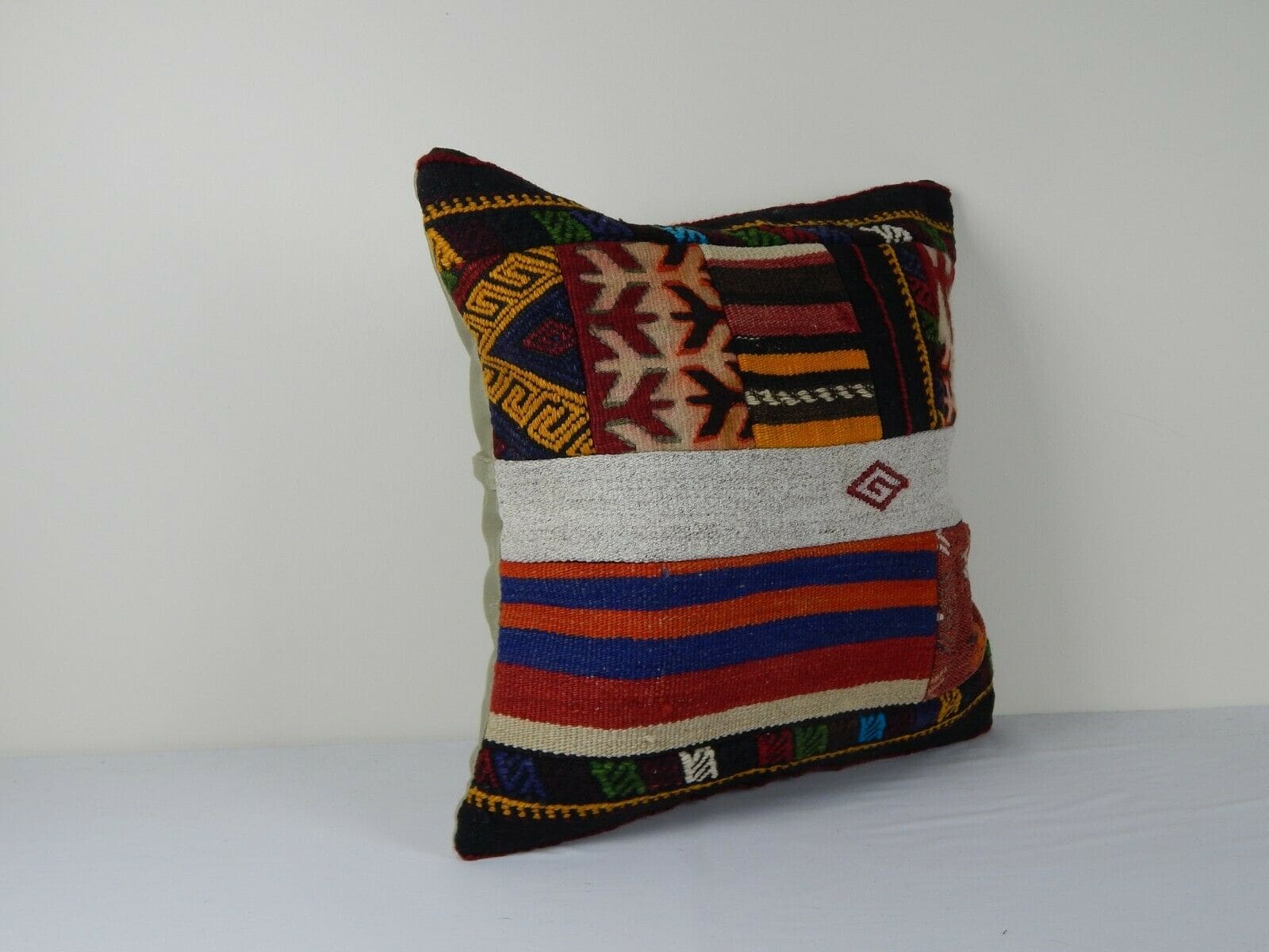 coussin patchwork moderne