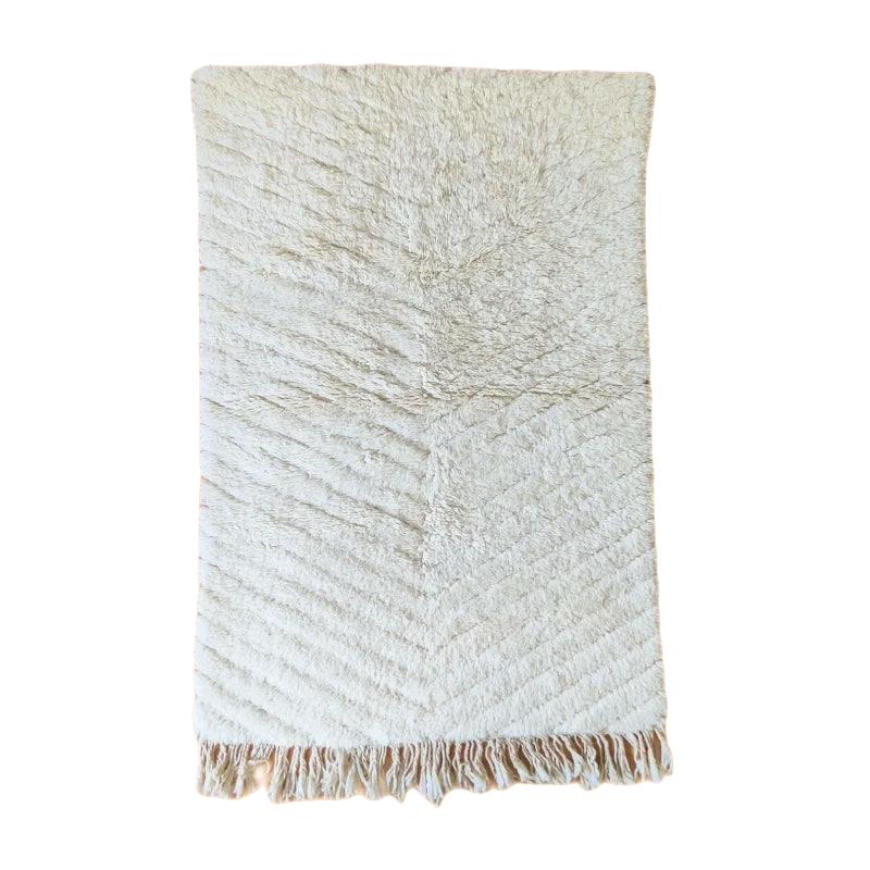 Petit tapis Beni Ouarain blanc avec motifs géométriques en V