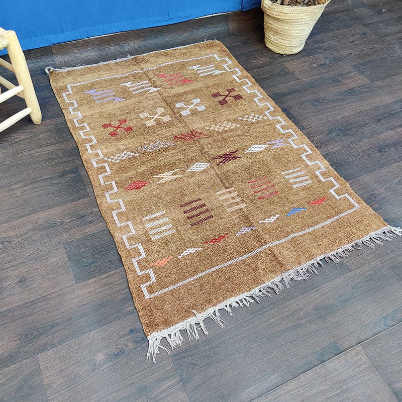 tapis ethnique marron