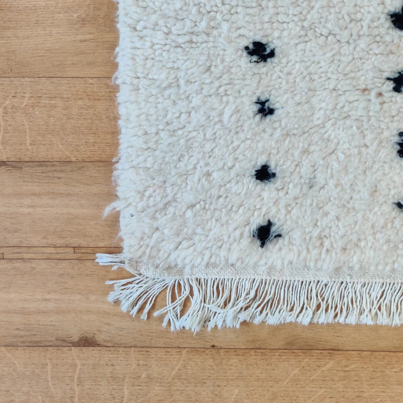 tapis berbere pois noir avec frange