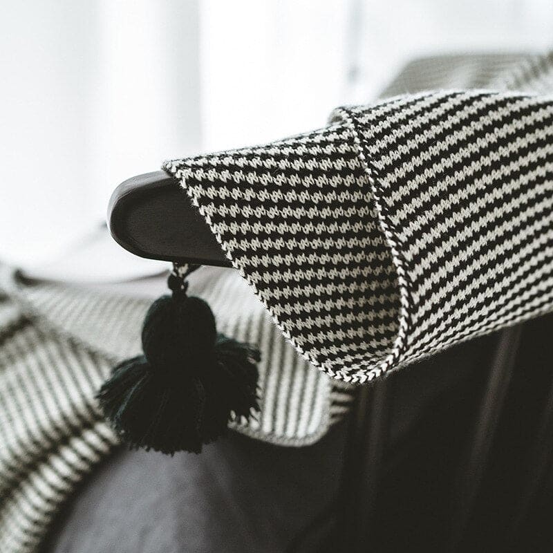 Plaid Noir et Blanc Pompons 130 x 160 cm - Noir et blanc /