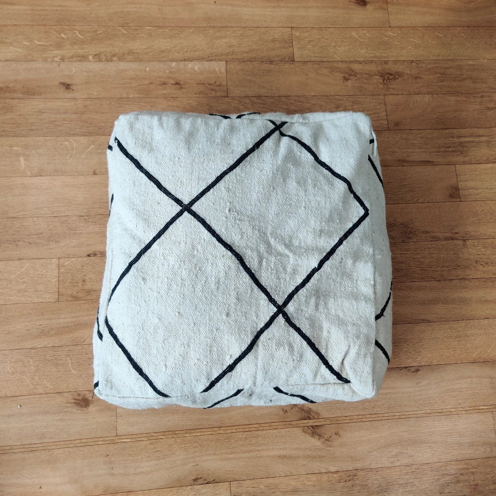 Pouf Kilim Marocain Noir et Blanc - MAZIR Décoration