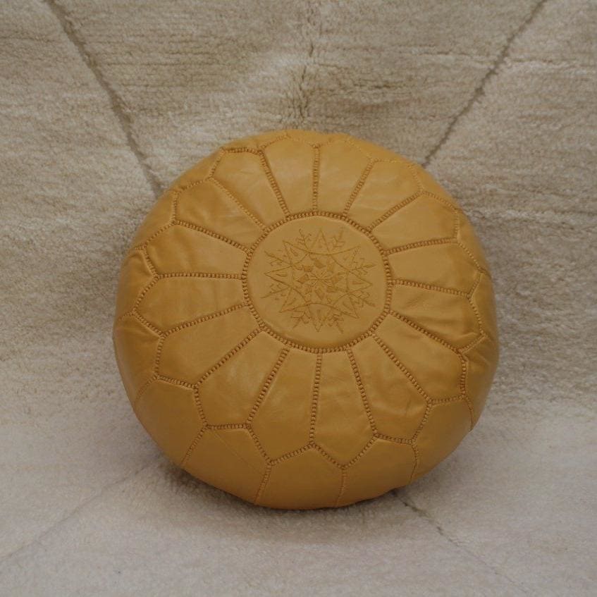 pouf en cuir jaune