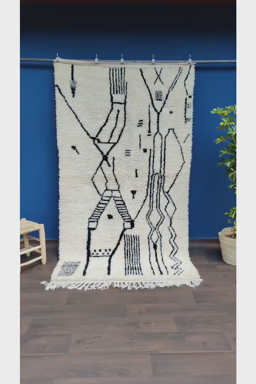 video du tapis Azilal blanc et noir