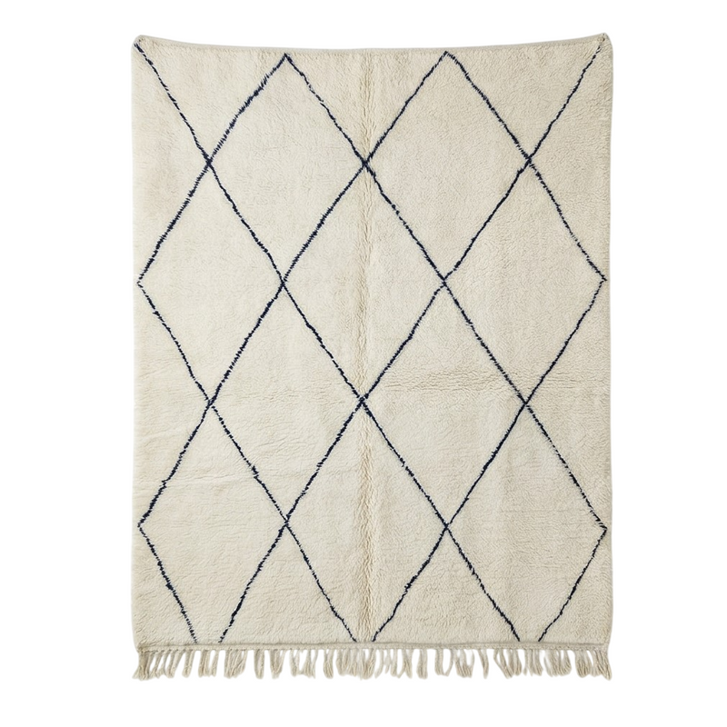 Grand tapis berbère ivoire à motif de losanges, orné de franges.